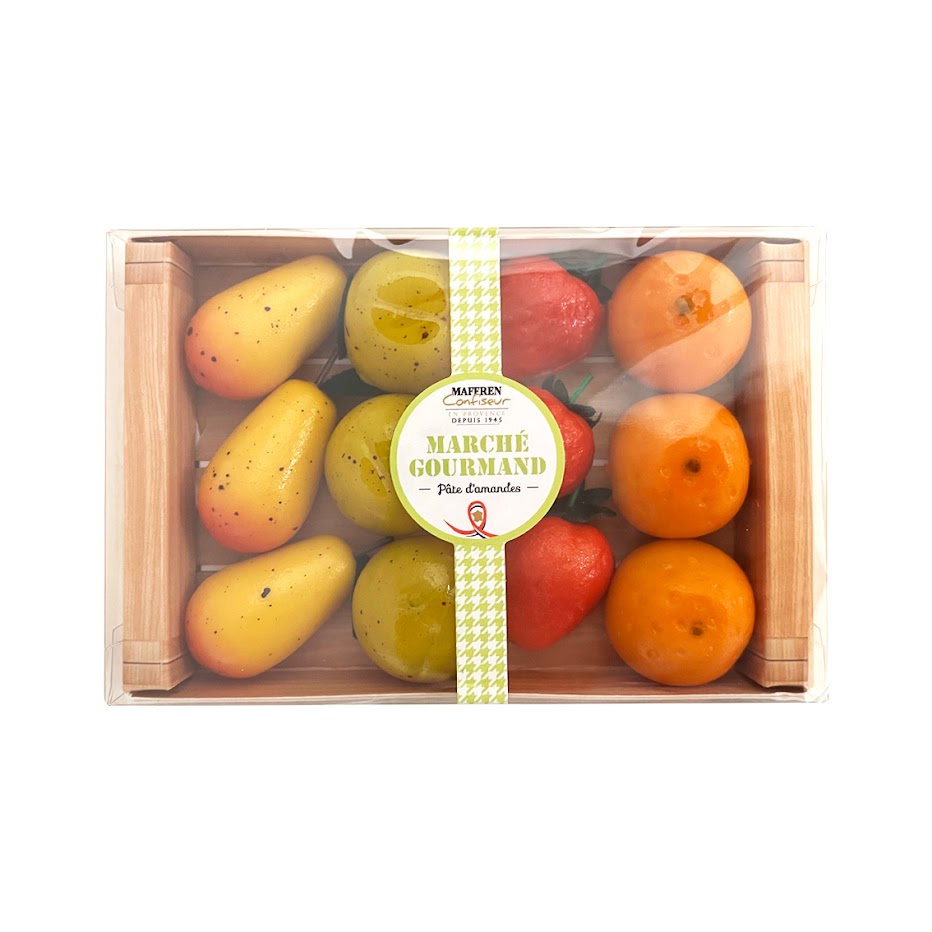 Boîte avec des fruits en pâte d'amande